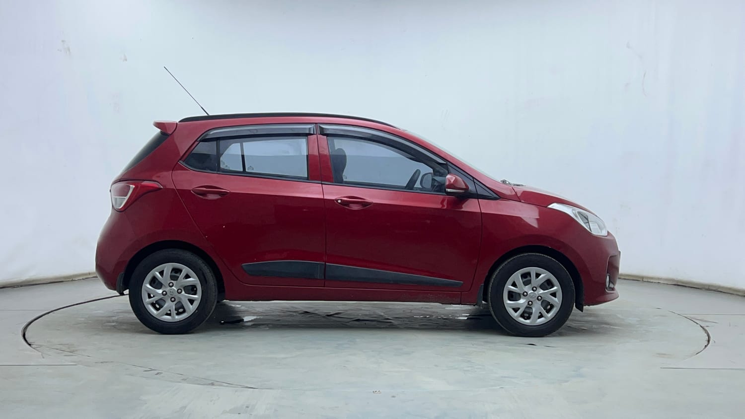 Used 2019 Hyundai Grand i10 Sportz 1.2 Kappa VTVT Petrol Manual exterior RIGHT SIDE VIEW