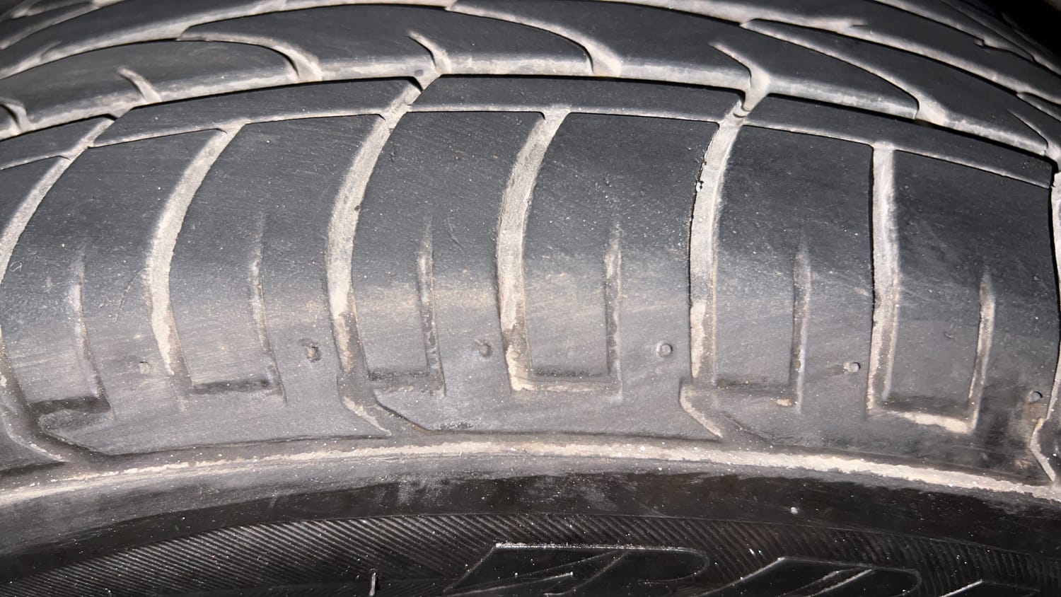 Used 2016 Hyundai Creta 1.6 SX Plus AT Petrol Petrol Automatic tyres LEFT FRONT TYRE TREAD VIEW