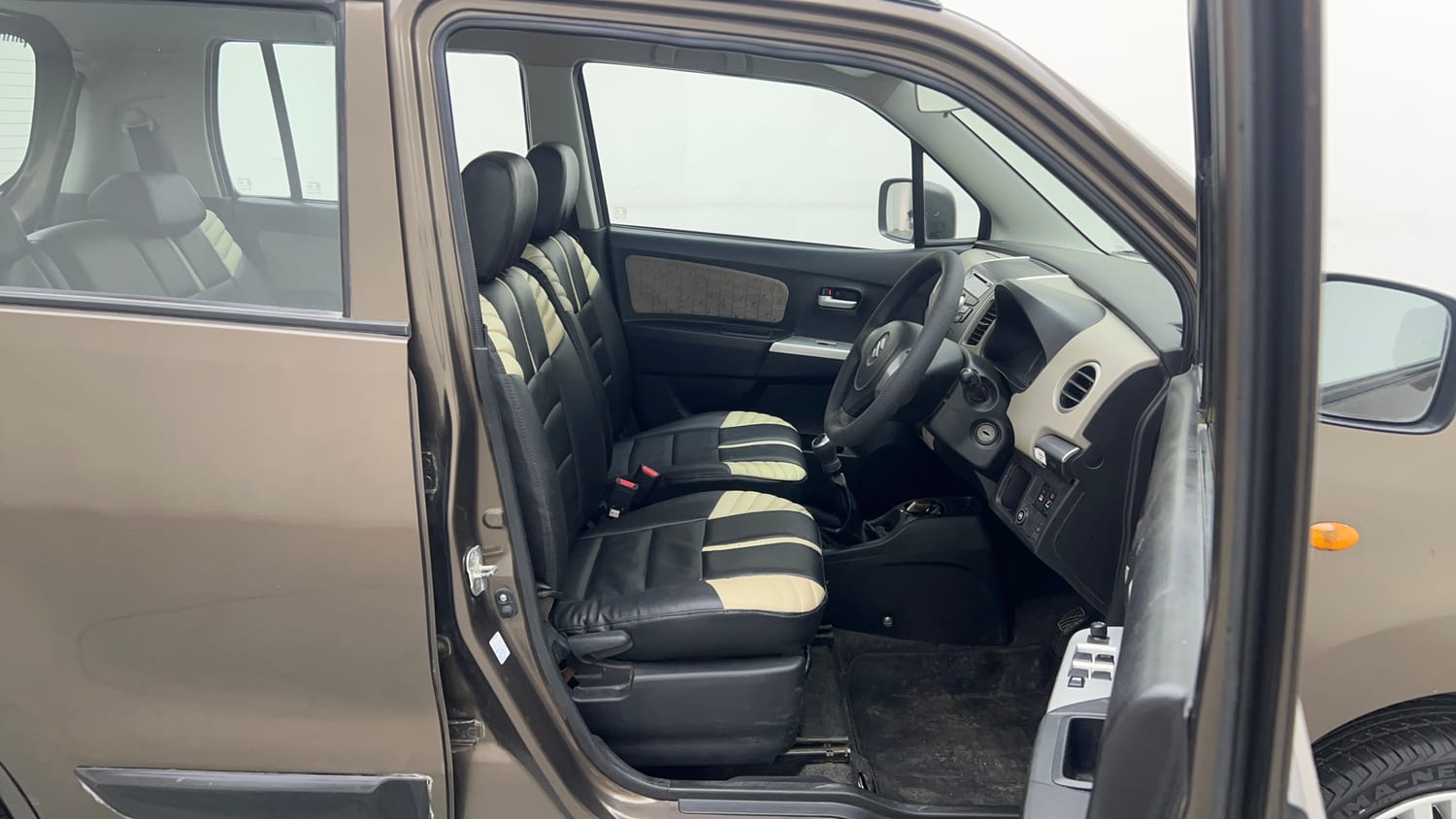 Used 2016 Maruti Suzuki Wagon R 1.0 VXI Petrol + CNG (Outside Fitted) Cng Manual interior RIGHT SIDE FRONT DOOR CABIN VIEW