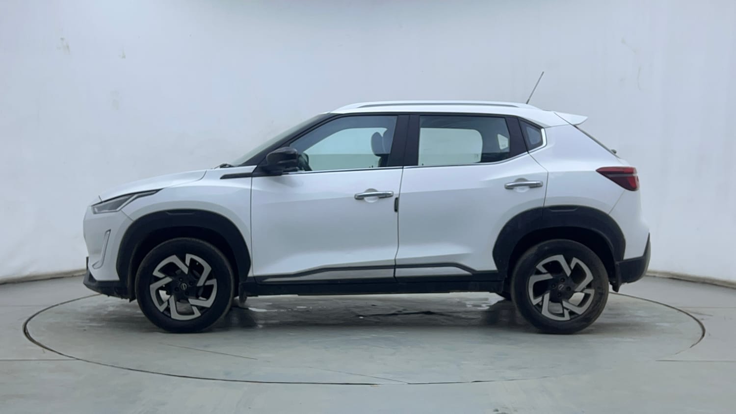 Used 2021 Nissan Magnite XV Premium Turbo Petrol Manual exterior LEFT SIDE VIEW