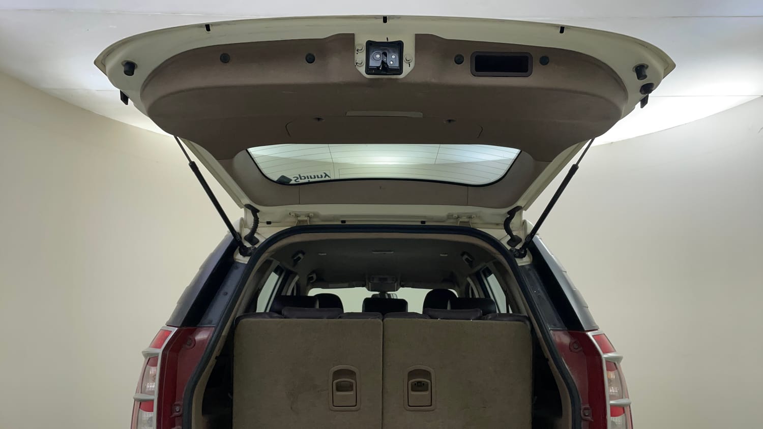 Used 2015 Mahindra XUV500 W6 Diesel Manual interior DICKY DOOR OPEN VIEW