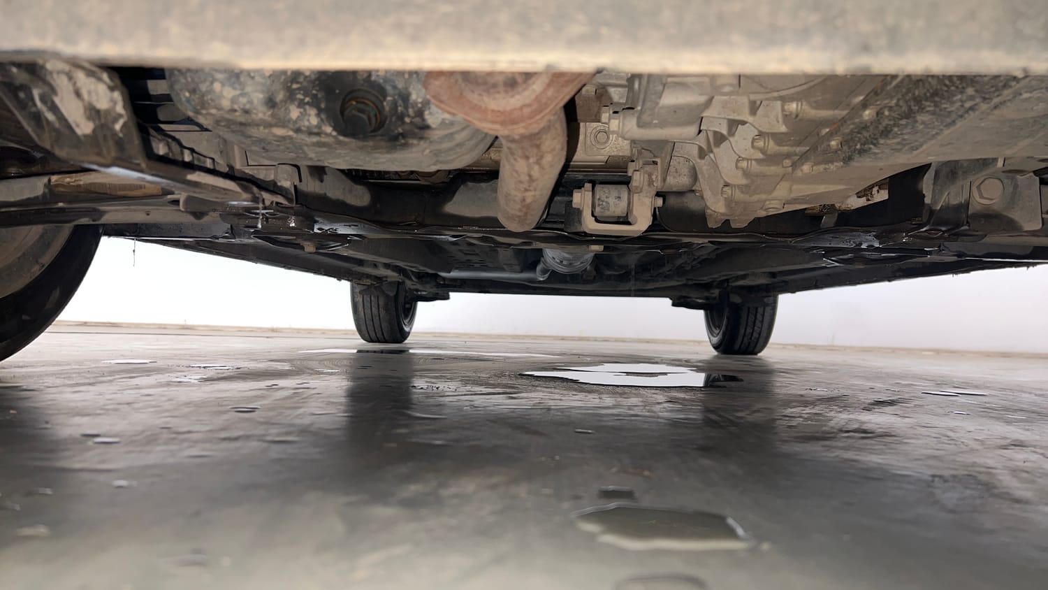 Used 2023 Tata Altroz XZA Petrol Petrol Automatic extra FRONT LEFT UNDERBODY VIEW