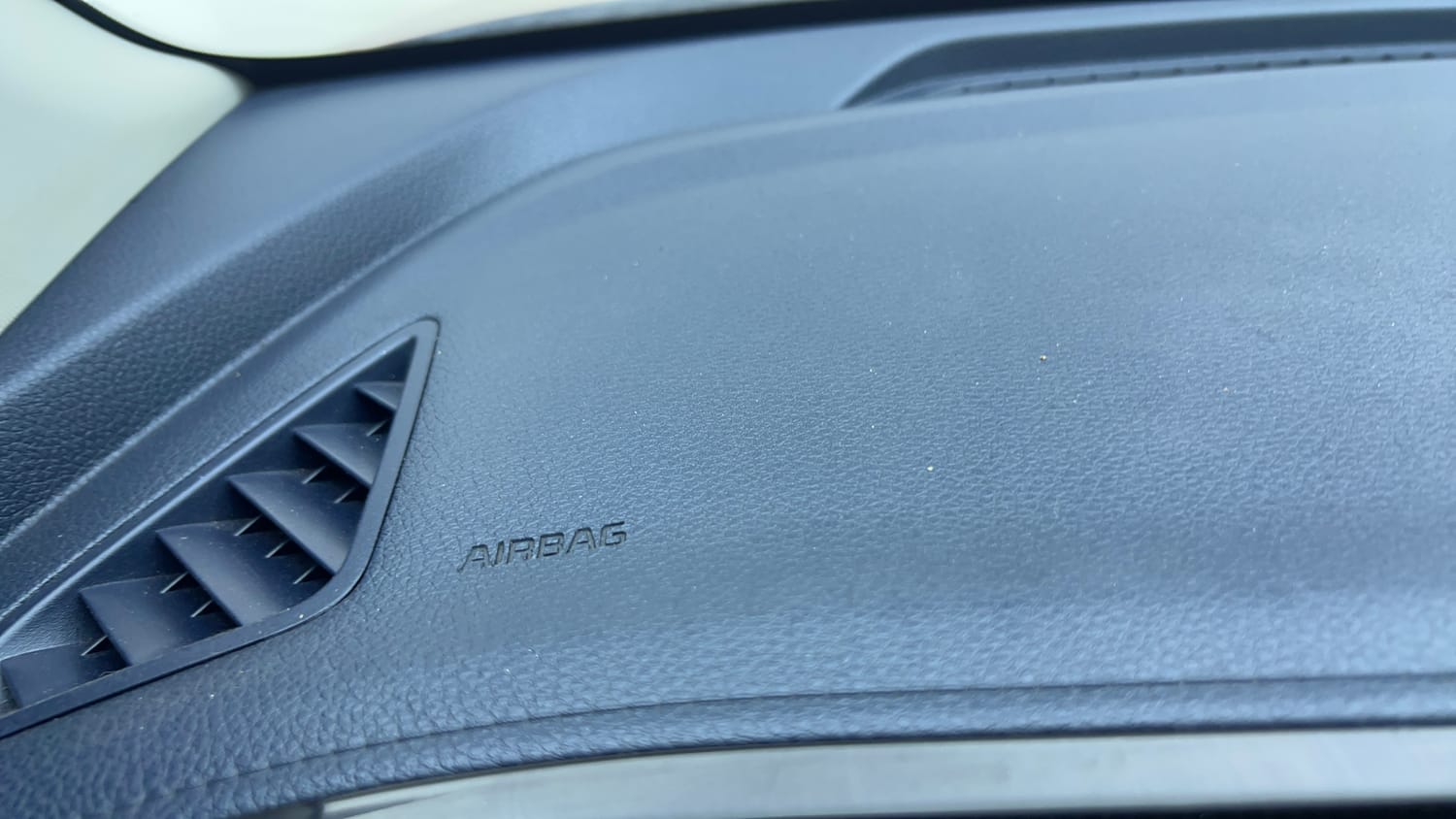 Used 2022 Kia Carens Luxury Plus 1.4 Petrol 6 STR Petrol Manual top_features Side airbags