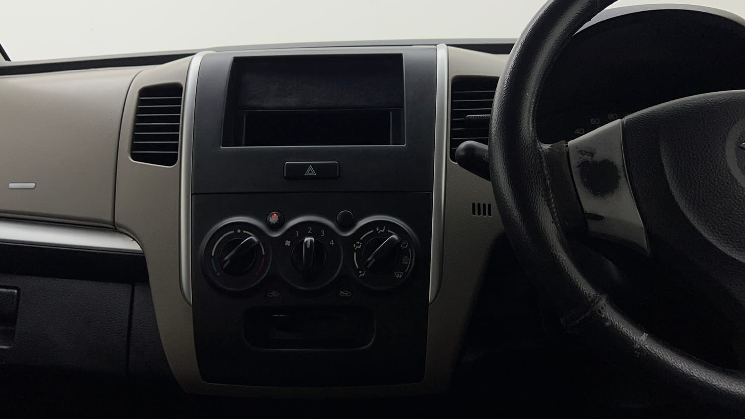 Used 2013 Maruti Suzuki Wagon R LXI Petrol Manual interior MUSIC SYSTEM & AC CONTROL VIEW