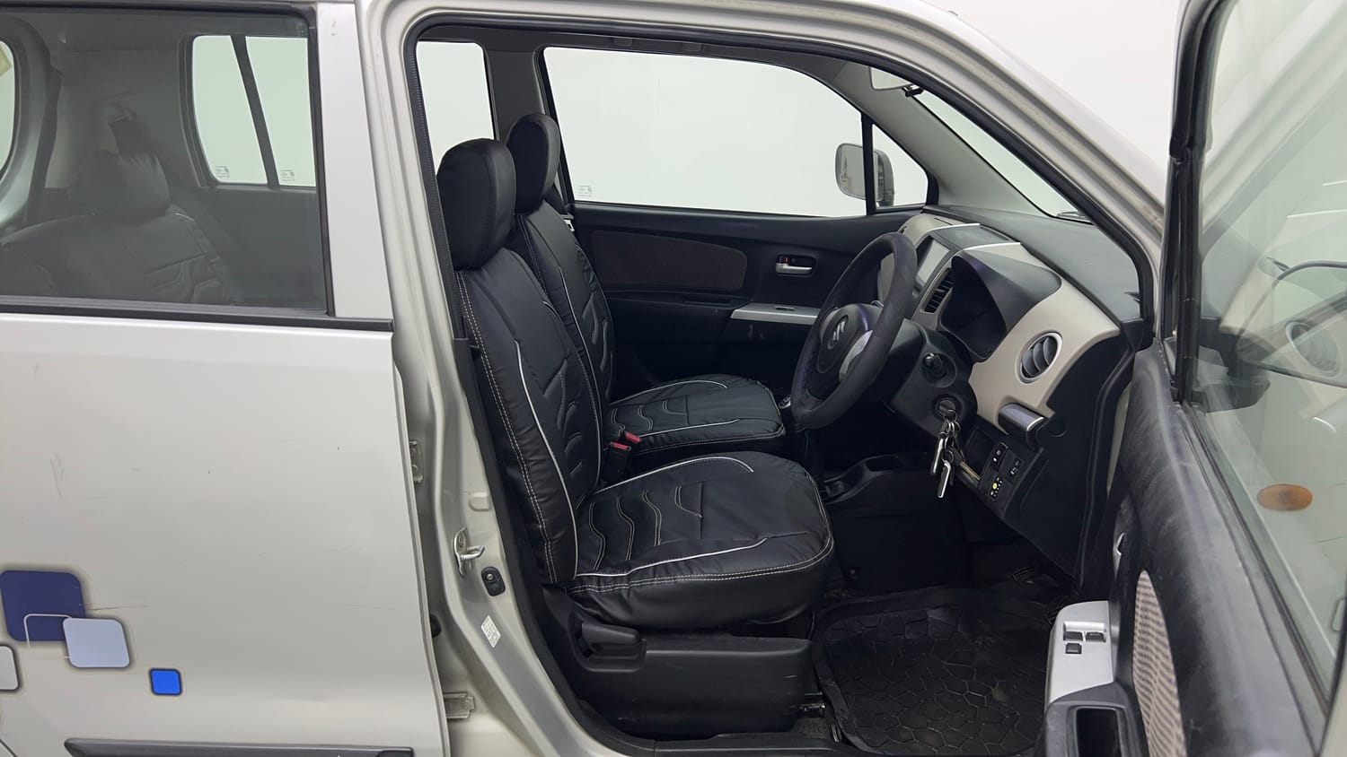 Used 2013 Maruti Suzuki Wagon R LXI CNG Cng Manual interior RIGHT SIDE FRONT DOOR CABIN VIEW
