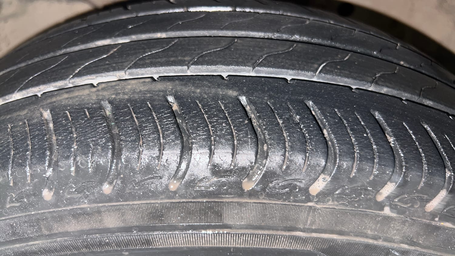 Used 2019 Honda Amaze 1.2 VX CVT Petrol Petrol Automatic tyres LEFT FRONT TYRE TREAD VIEW