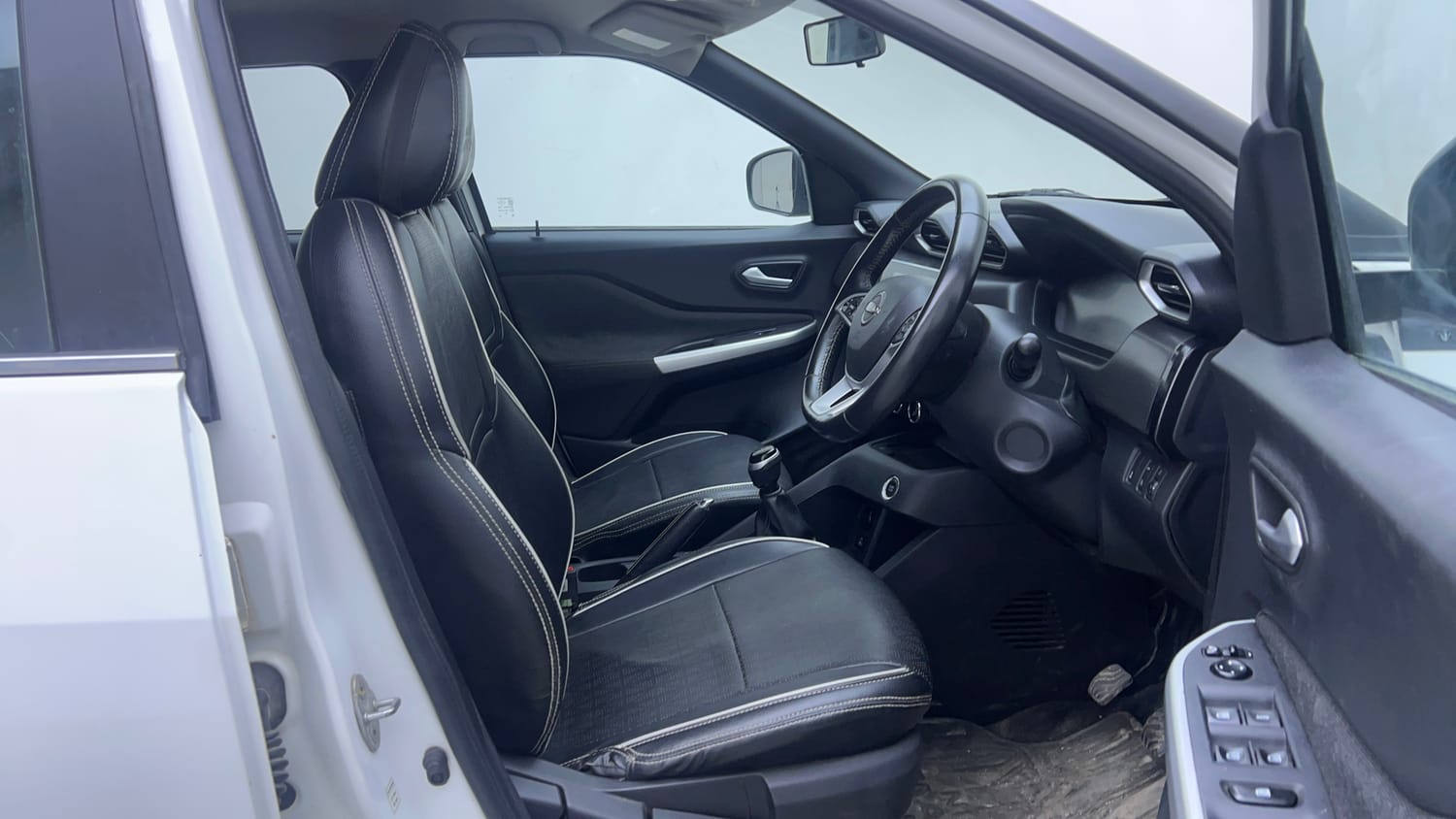 Used 2021 Nissan Magnite XV Premium Turbo Petrol Manual interior RIGHT SIDE FRONT DOOR CABIN VIEW