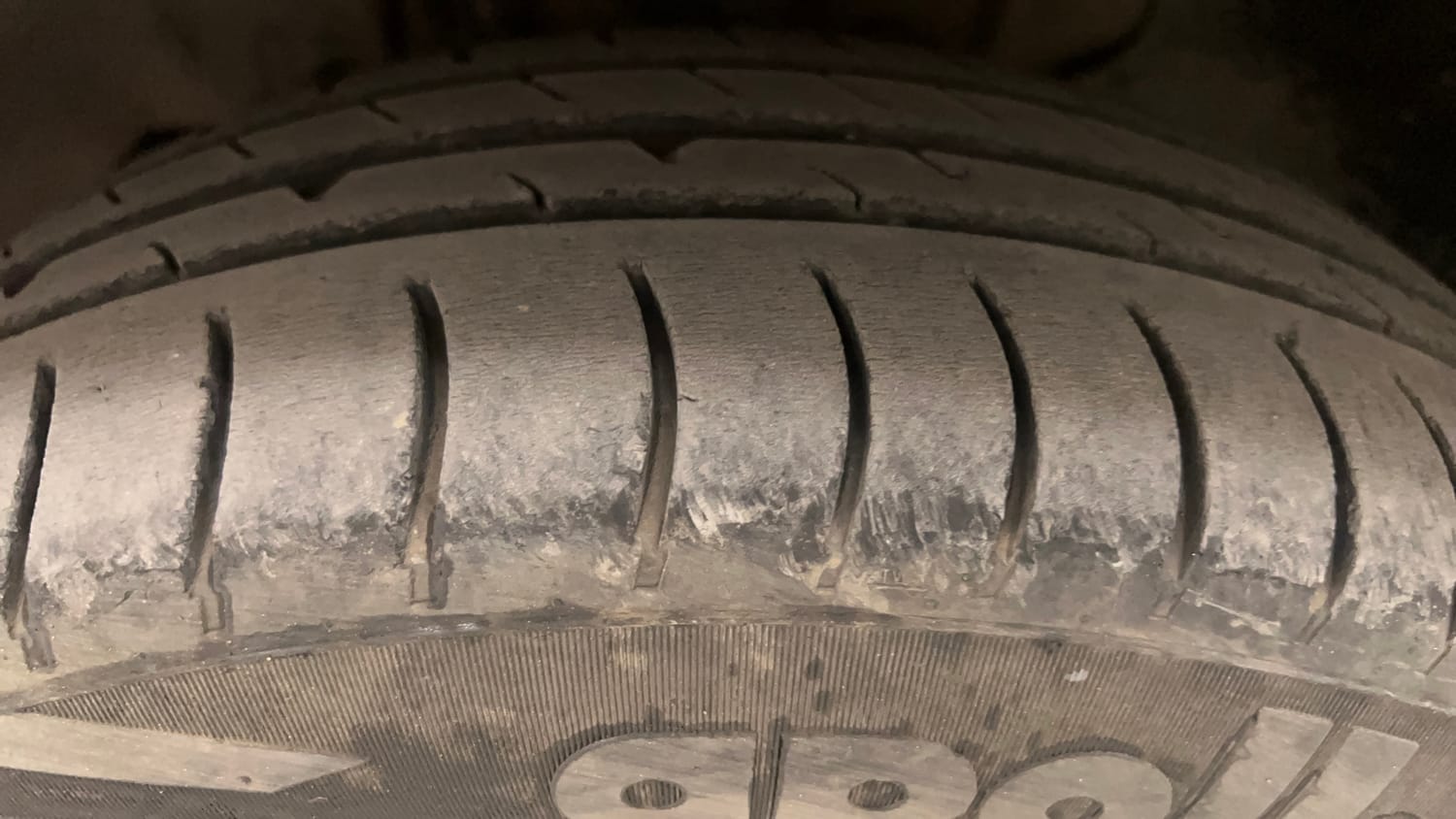 Used 2018 Tata Tiago Revotron XZ Petrol Manual tyres LEFT FRONT TYRE TREAD VIEW