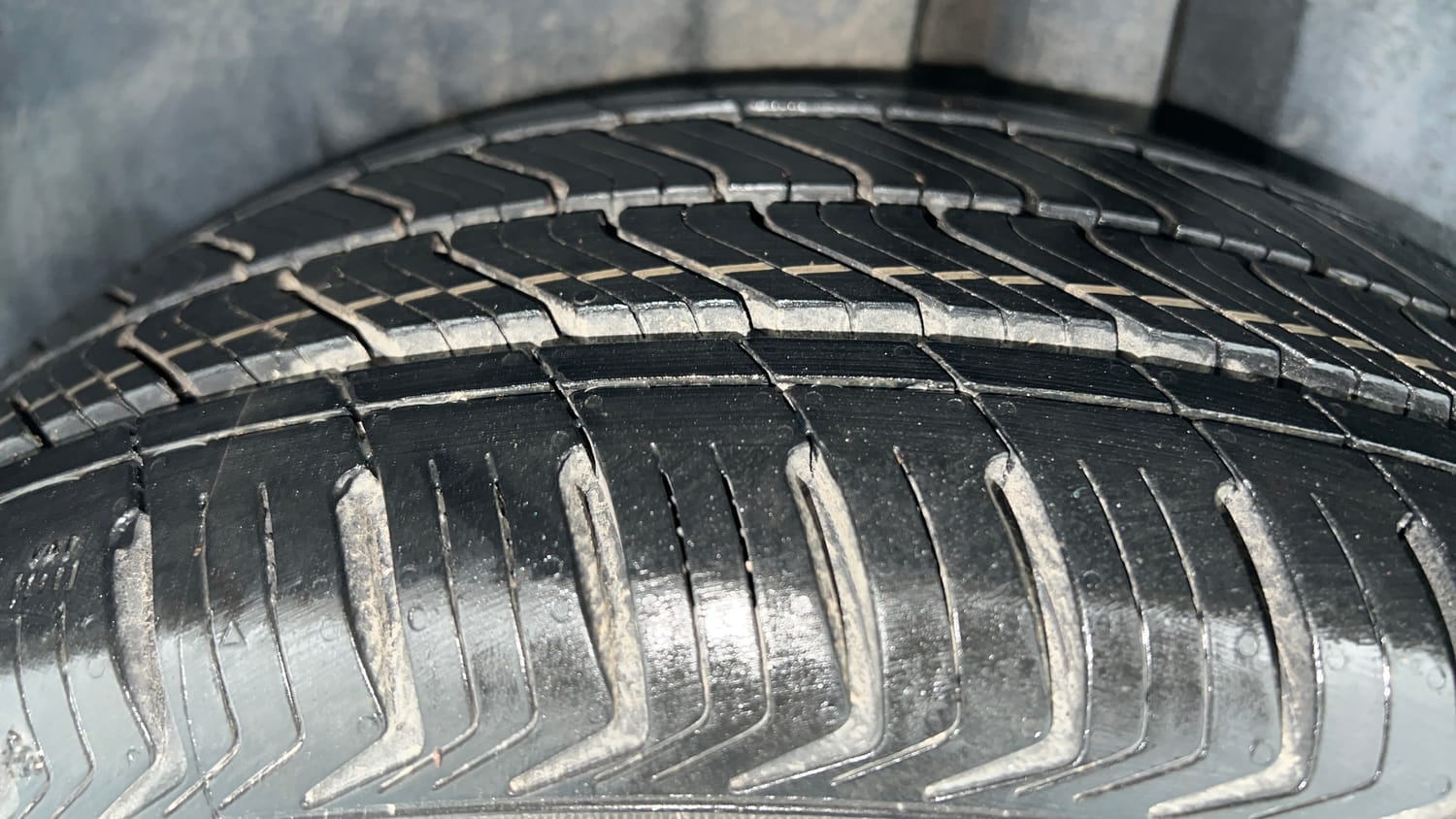 Used 2019 Maruti Suzuki Ciaz Alpha Hybrid 1.5 Petrol Manual tyres LEFT REAR TYRE TREAD VIEW