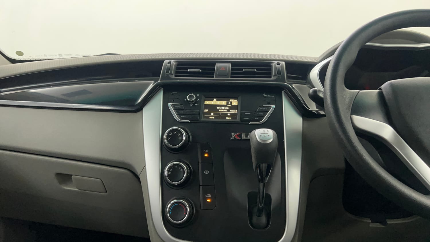 Used 2016 Mahindra KUV100 K6 6 STR Petrol Manual interior MUSIC SYSTEM & AC CONTROL VIEW