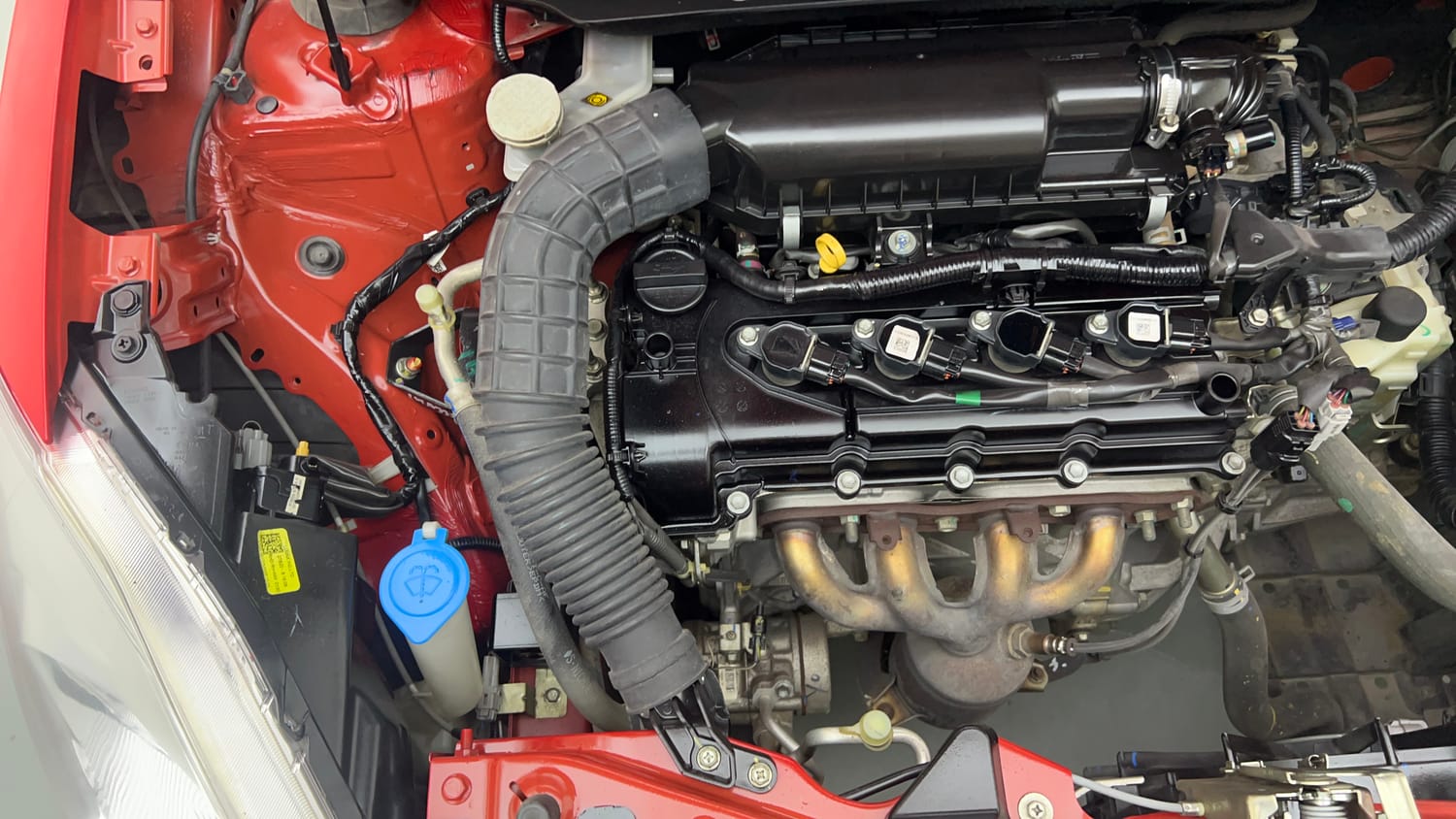 Used 2020 Maruti Suzuki Swift VXi AMT Petrol Automatic engine ENGINE RIGHT SIDE VIEW