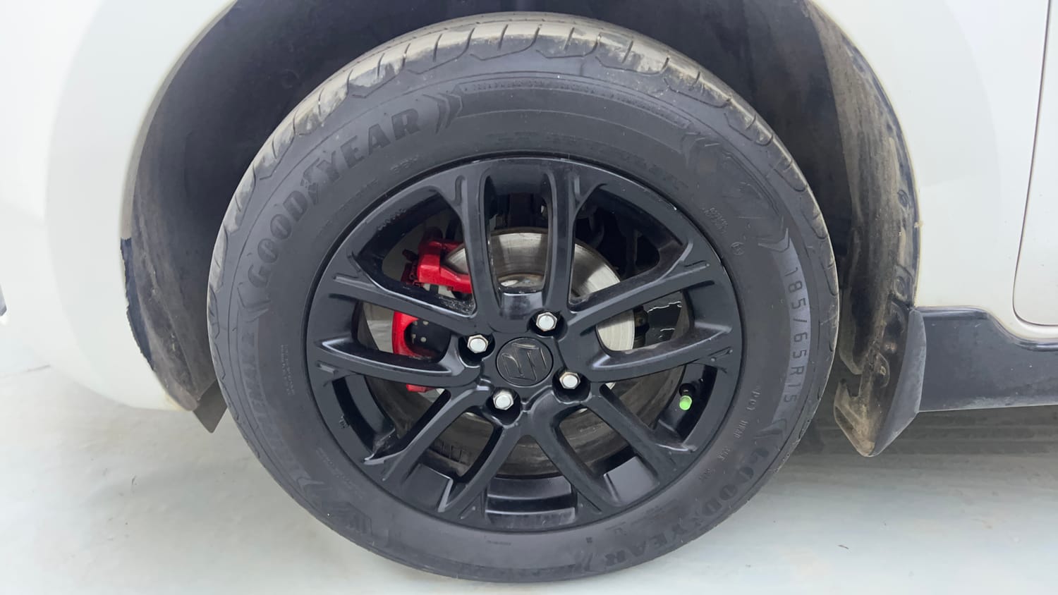 Used 2020 Maruti Suzuki Swift ZXi AMT Petrol Automatic tyres LEFT FRONT TYRE RIM VIEW