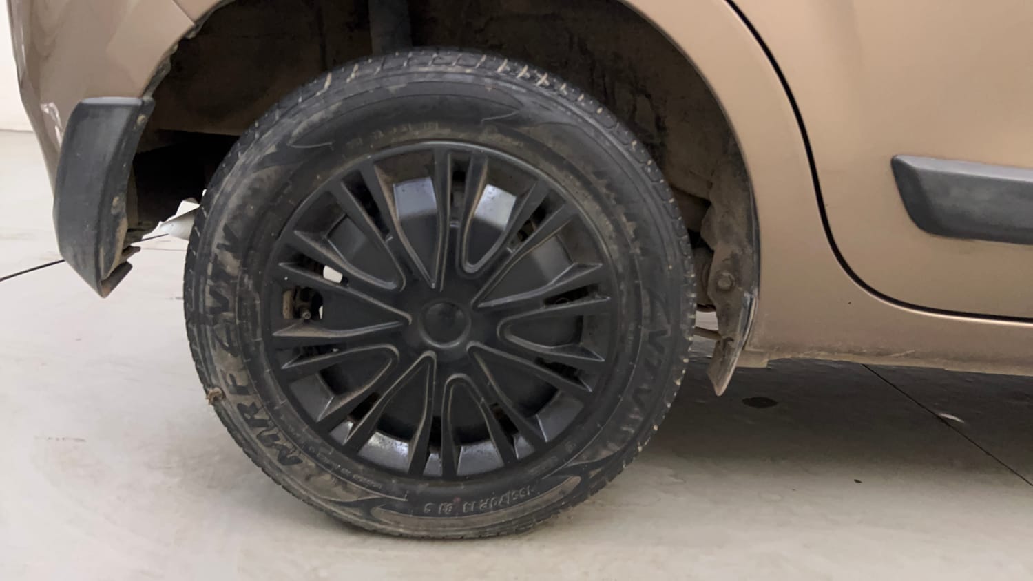Used 2021 null Petrol Automatic tyres RIGHT REAR TYRE RIM VIEW