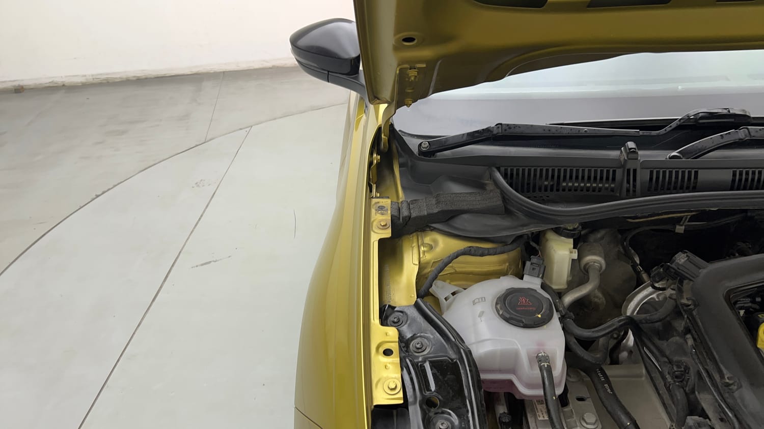 Used 2023 Volkswagen Virtus Highline 1.0 TSI AT Petrol Automatic engine ENGINE RIGHT SIDE HINGE & APRON VIEW