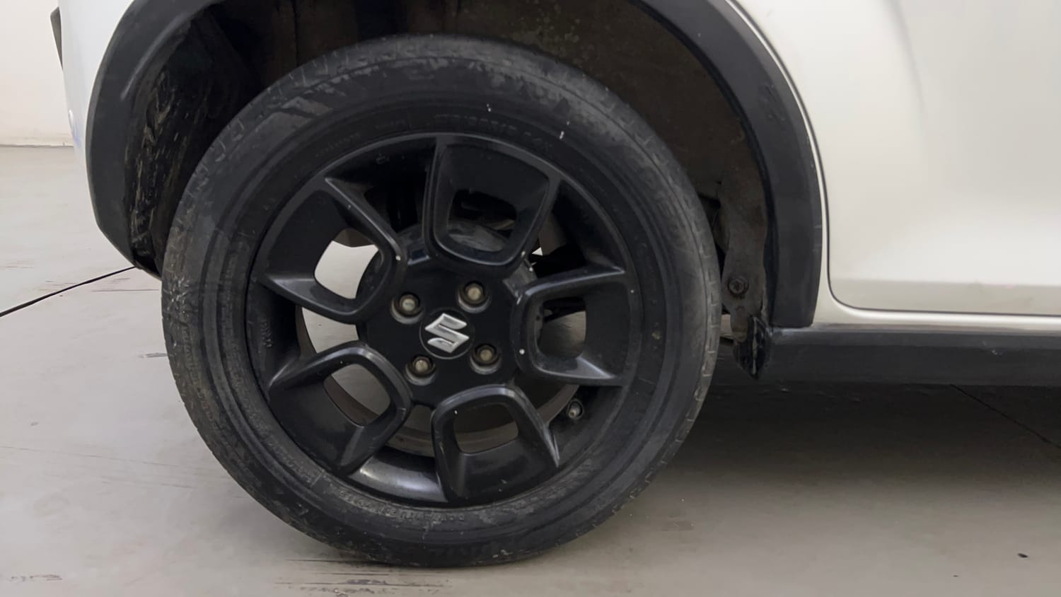Used 2018 Maruti Suzuki Ignis [2017-2020] Zeta AMT Petrol Dual Tone Petrol Automatic tyres RIGHT REAR TYRE RIM VIEW