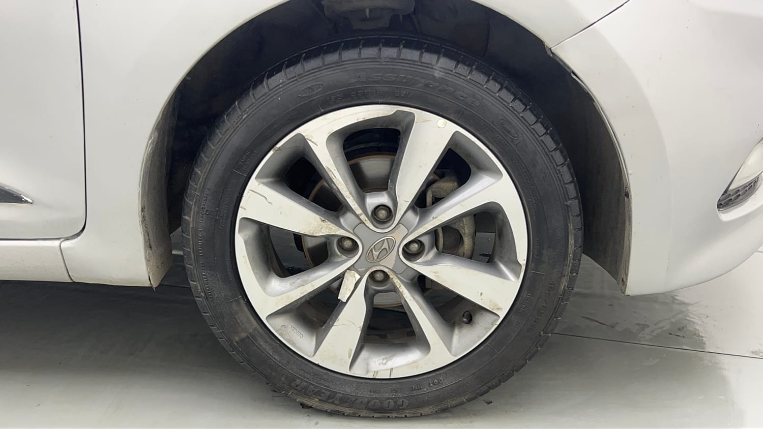Used 2016 Hyundai Elite i20 Asta 1.2 Petrol Manual tyres RIGHT FRONT TYRE RIM VIEW