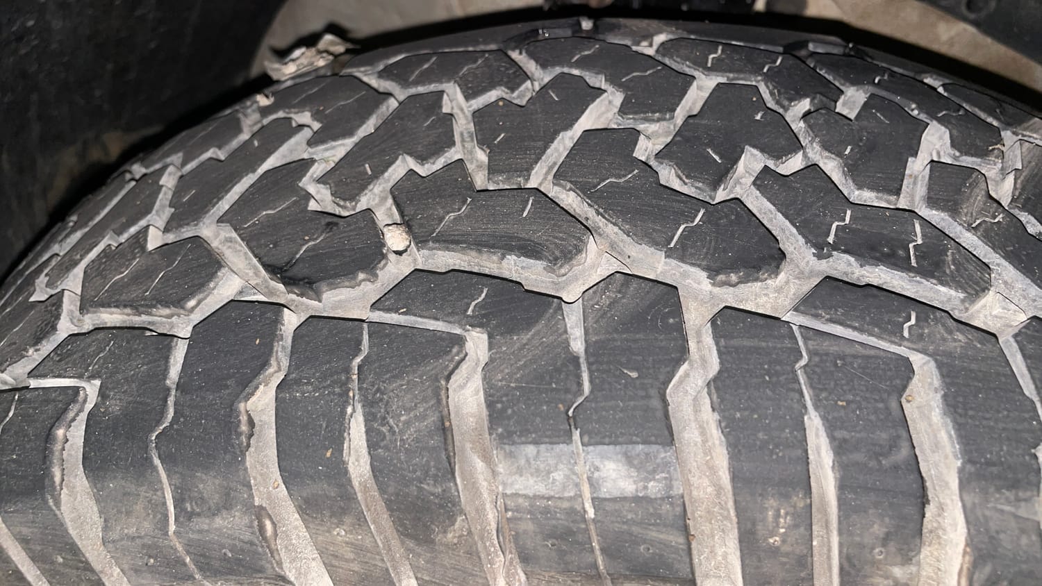 Used 2015 Mahindra XUV500 W6 Diesel Manual tyres RIGHT FRONT TYRE TREAD VIEW