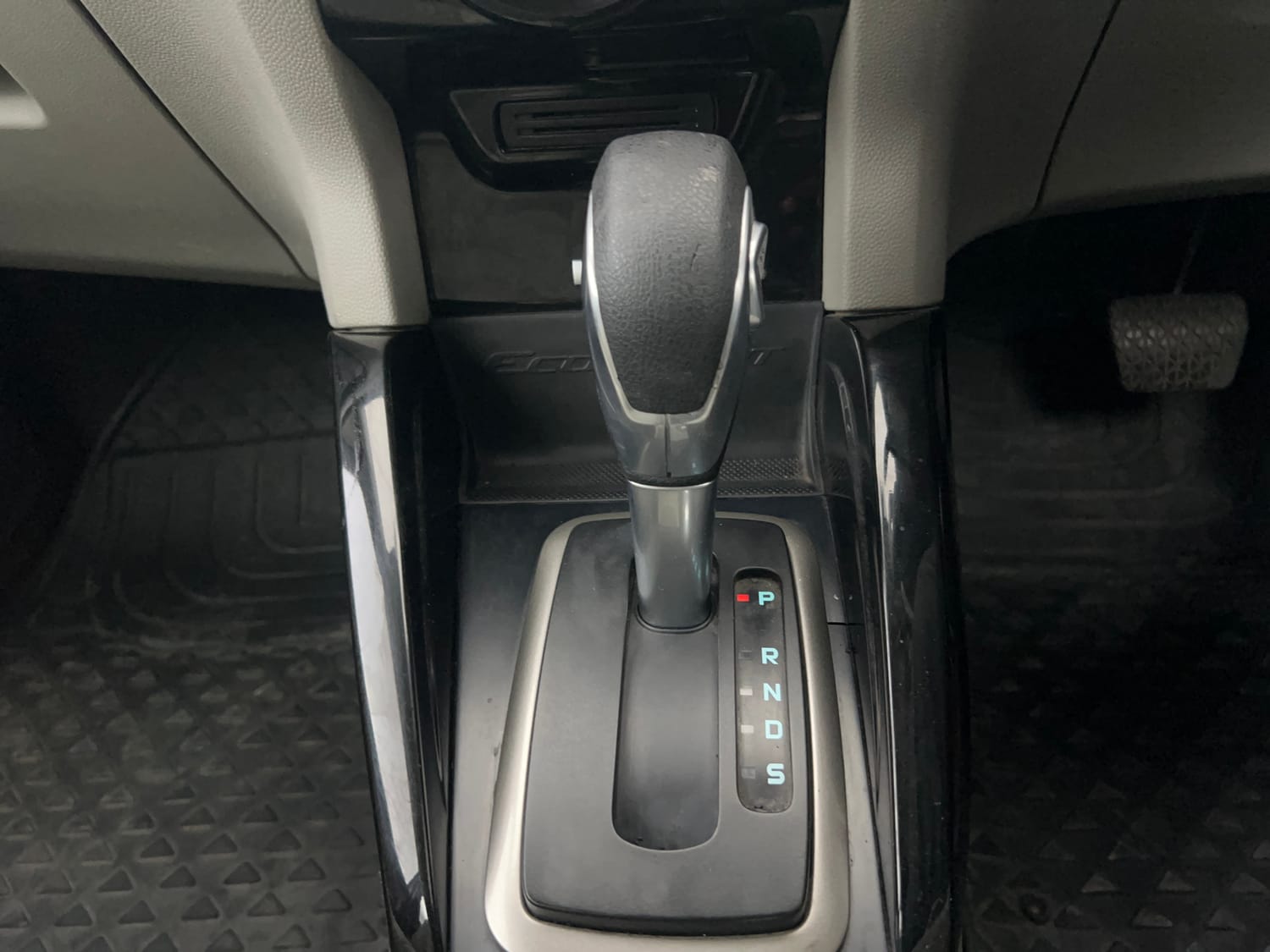 Used 2016 Ford EcoSport Titanium 1.5L Ti-VCT AT Petrol Automatic interior GEAR  KNOB VIEW