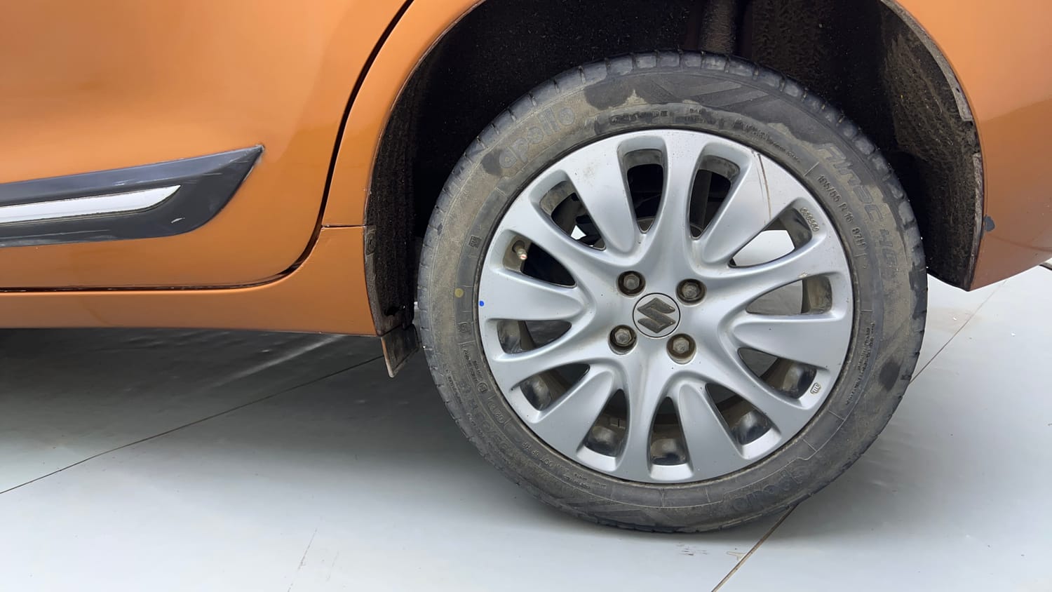 Used 2018 Maruti Suzuki Baleno Alpha 1.2 Petrol Manual tyres LEFT REAR TYRE RIM VIEW