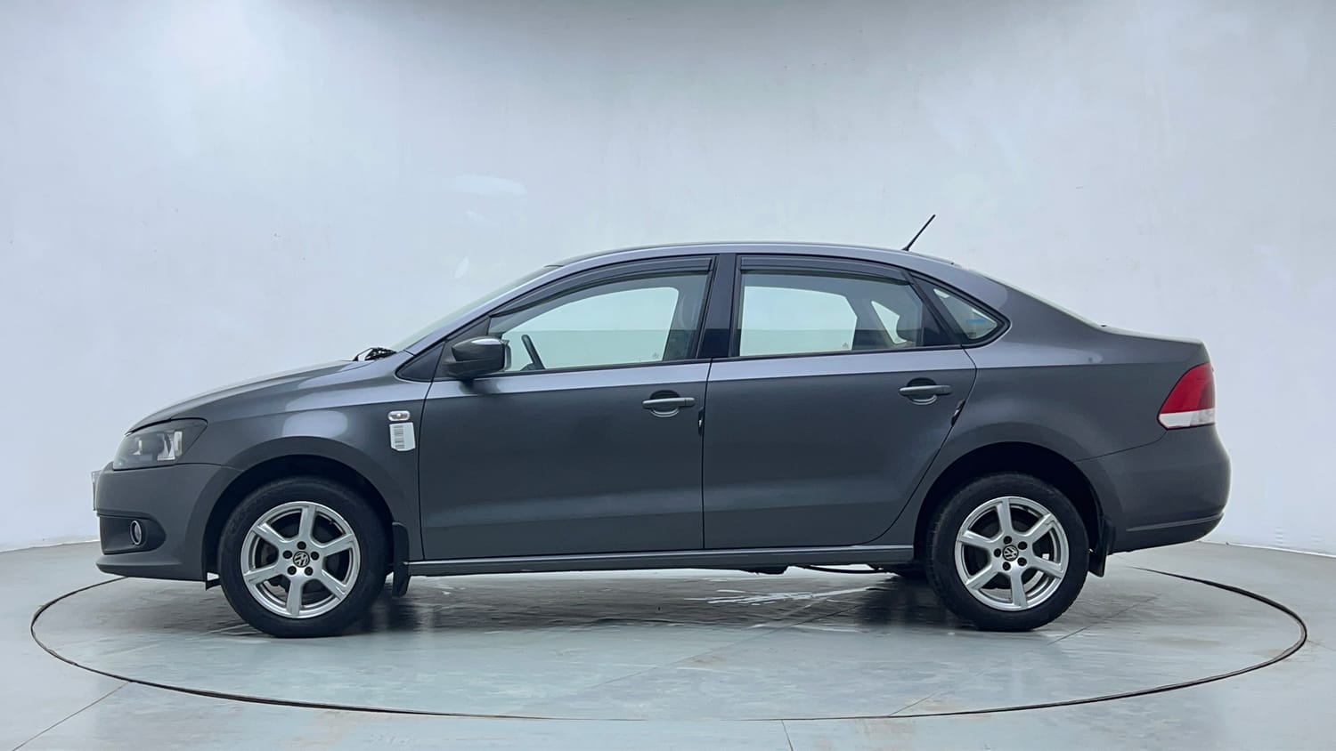 Used 2013 Volkswagen Vento Highline Petrol Petrol Manual exterior LEFT SIDE VIEW