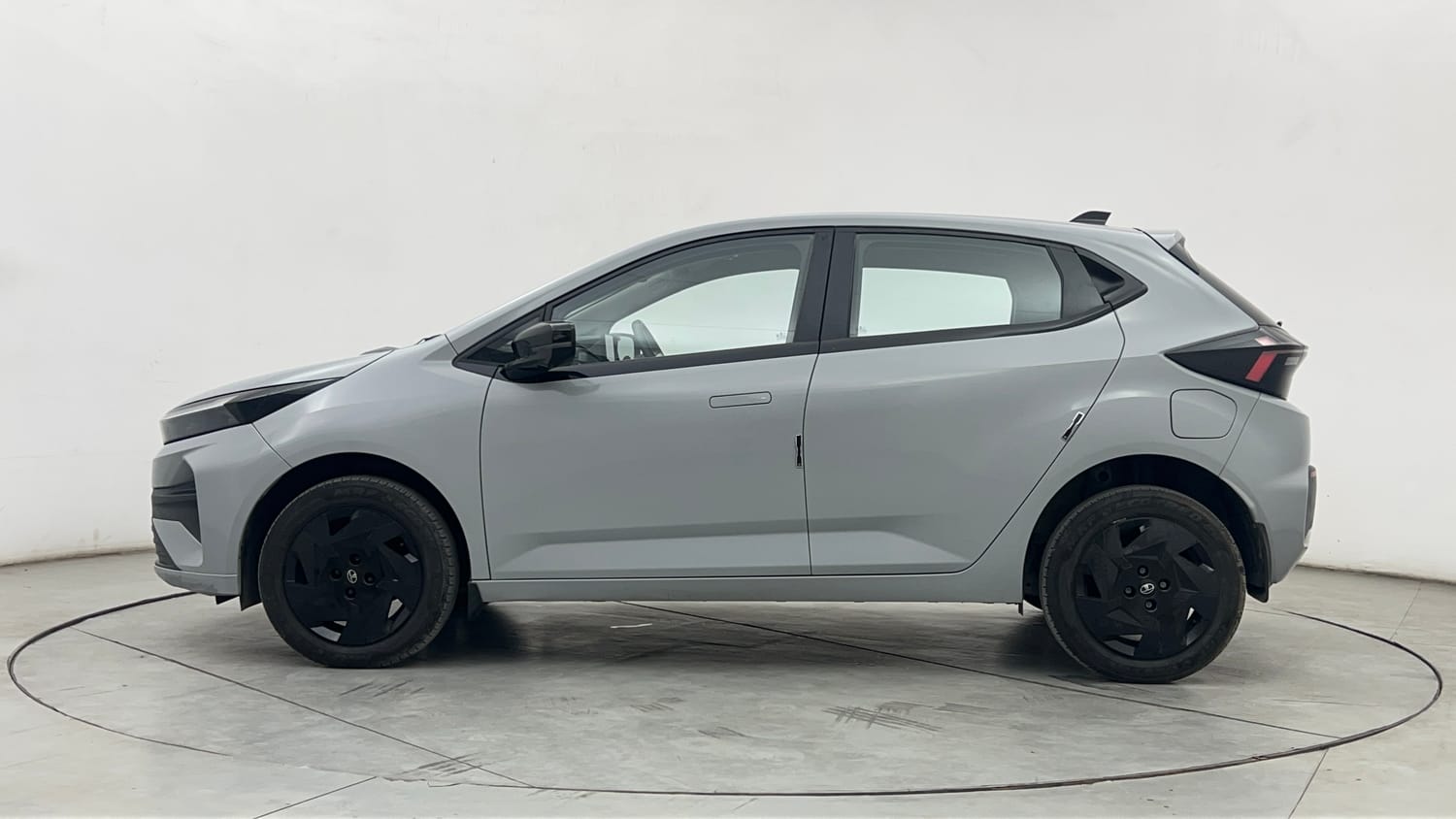 Used 2025 Tata Altroz Creative Petrol 5AMT Petrol Automatic exterior LEFT SIDE VIEW