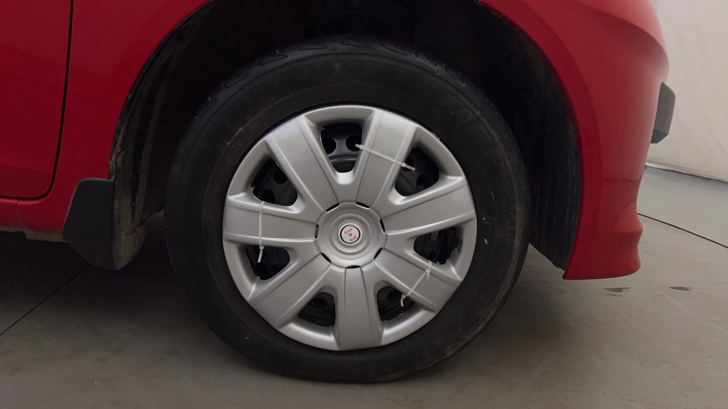 Used 2013 Honda Brio S MT Petrol Manual tyres RIGHT FRONT TYRE RIM VIEW