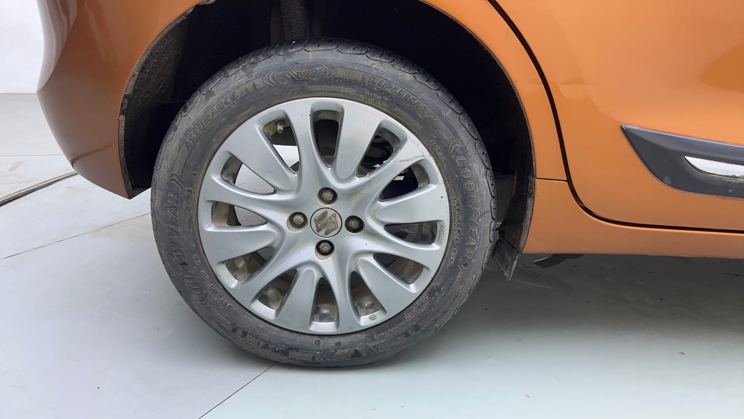Used 2018 Maruti Suzuki Baleno Alpha 1.2 Petrol Manual tyres RIGHT REAR TYRE RIM VIEW