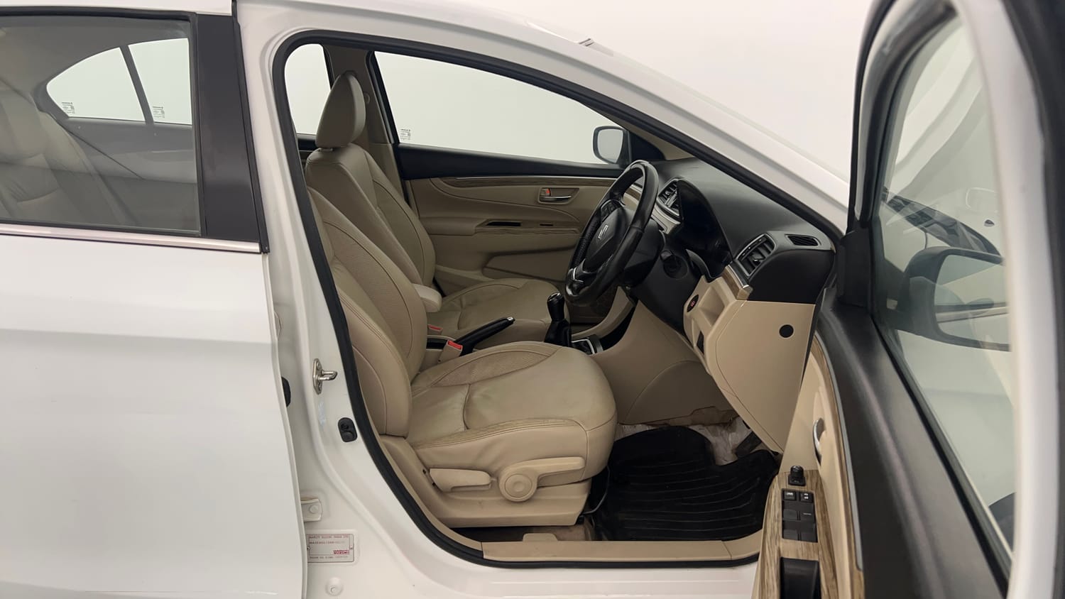 Used 2019 Maruti Suzuki Ciaz Alpha Hybrid 1.5 Petrol Manual interior RIGHT SIDE FRONT DOOR CABIN VIEW