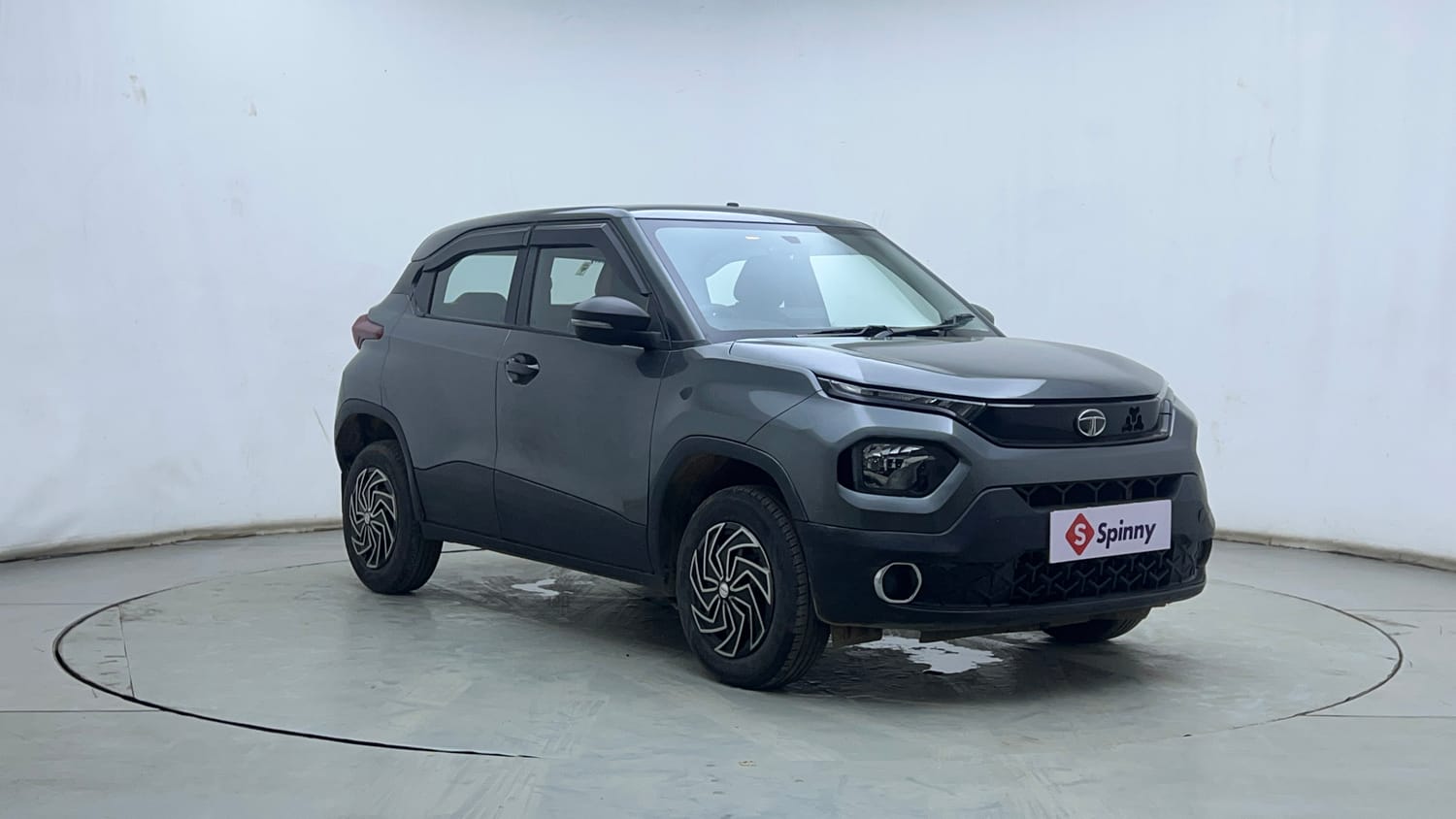 Used 2022 Tata Punch Pure MT Petrol Manual exterior RIGHT FRONT CORNER VIEW
