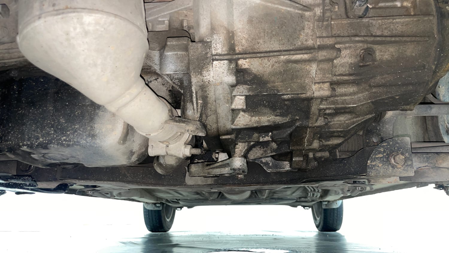 Used 2017 Maruti Suzuki Dzire ZDi Plus AMT Diesel Automatic extra FRONT LEFT UNDERBODY VIEW