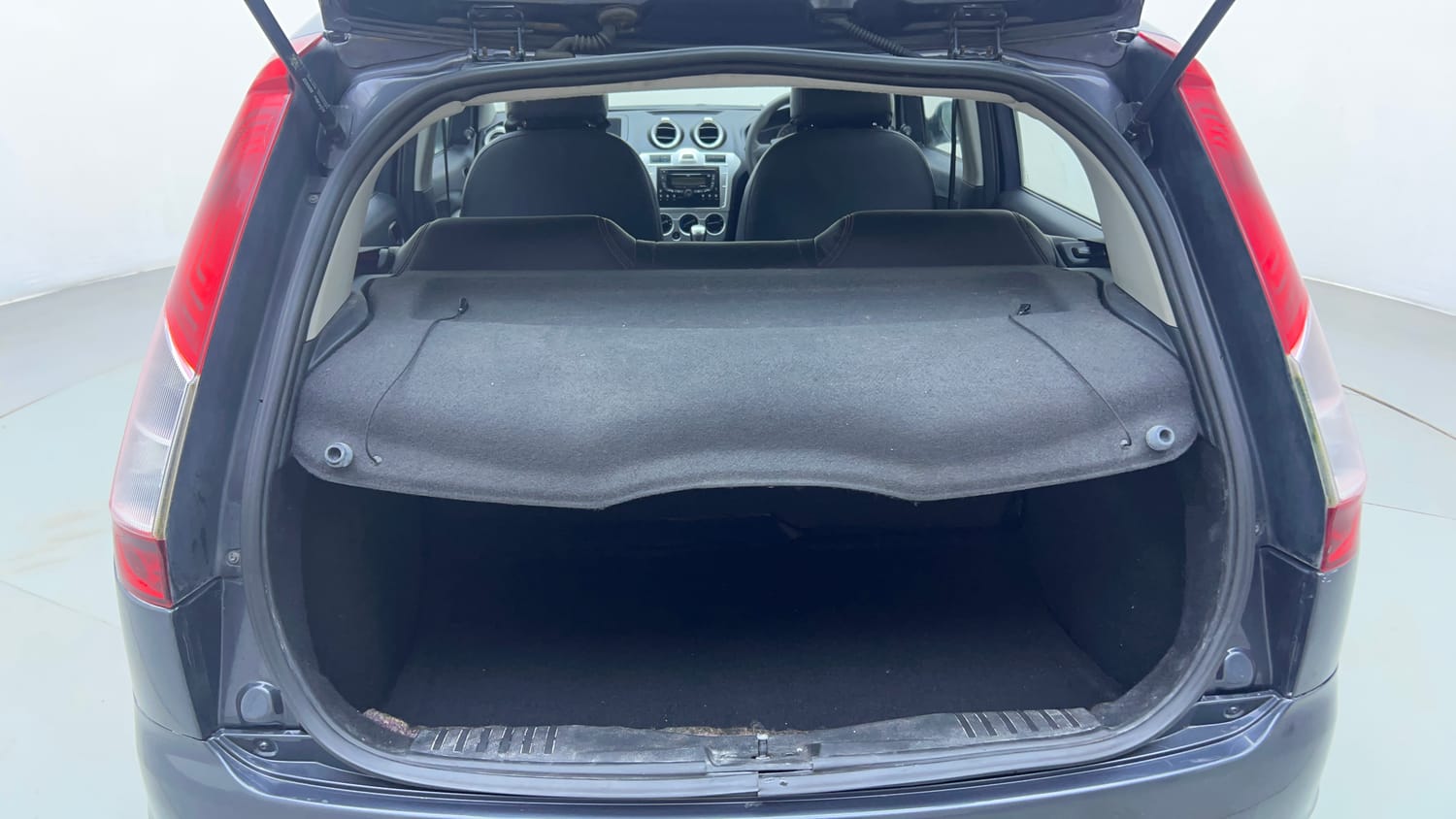 Used 2013 Ford Figo Duratec Petrol ZXI 1.2 Petrol Manual interior DICKY INSIDE VIEW