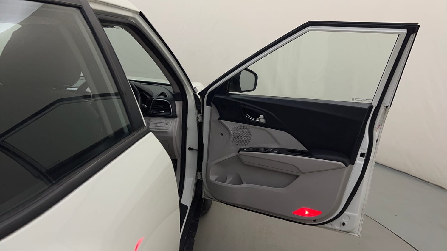 Used 2021 Mahindra XUV 300 W8 1.2 Petrol Petrol Manual interior RIGHT FRONT DOOR OPEN VIEW
