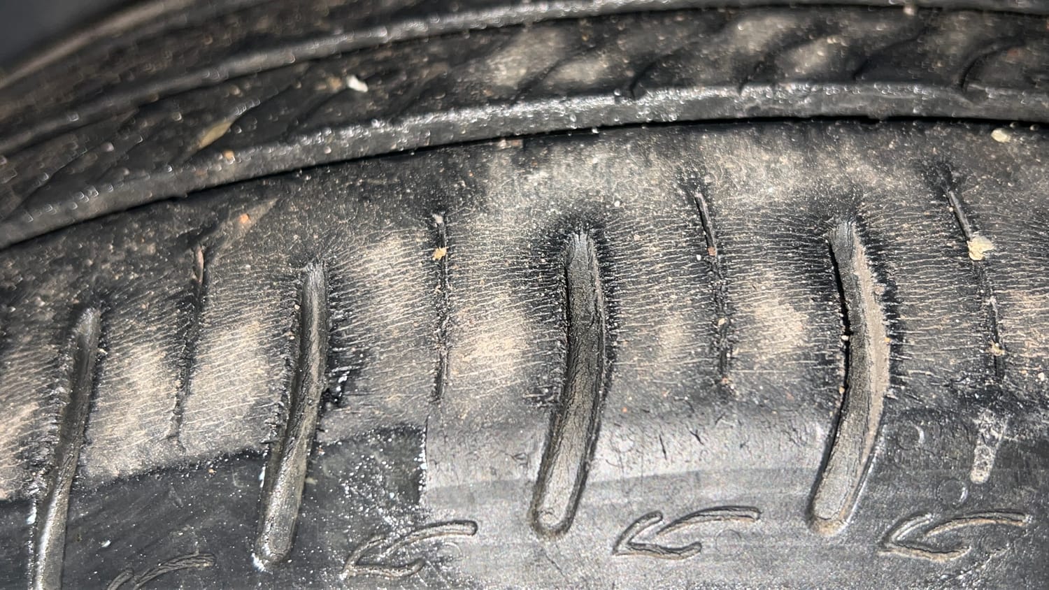 Used 2023 Tata Altroz XZA Petrol Petrol Automatic tyres LEFT FRONT TYRE TREAD VIEW