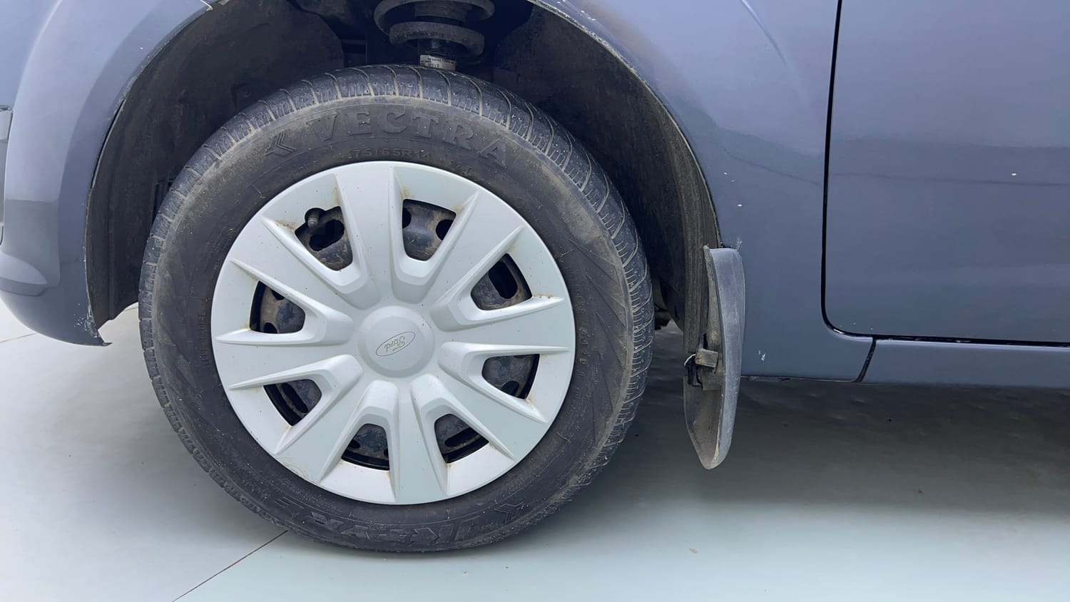 Used 2013 Ford Figo Duratec Petrol ZXI 1.2 Petrol Manual tyres LEFT FRONT TYRE RIM VIEW