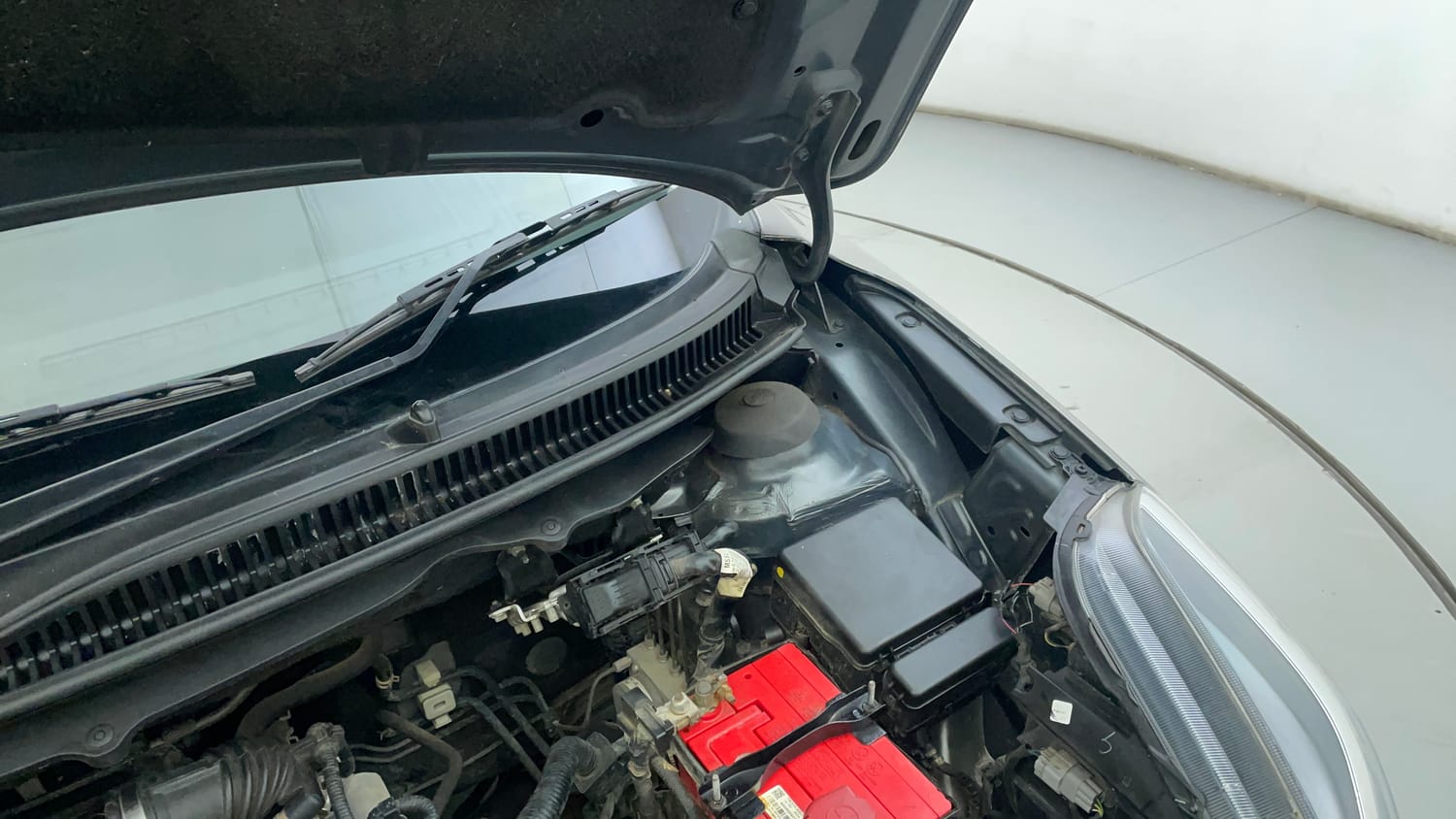 Used 2021 Maruti Suzuki Baleno Delta Petrol Manual engine ENGINE LEFT SIDE HINGE & APRON VIEW