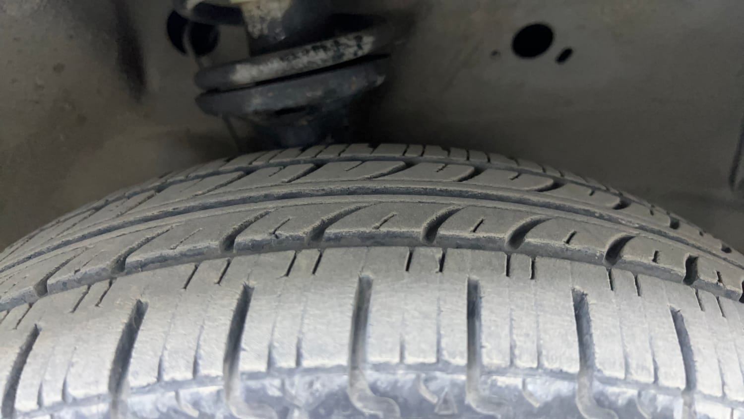 Used 2017 Maruti Suzuki Wagon R 1.0 VXI AMT Petrol Automatic tyres RIGHT FRONT TYRE TREAD VIEW