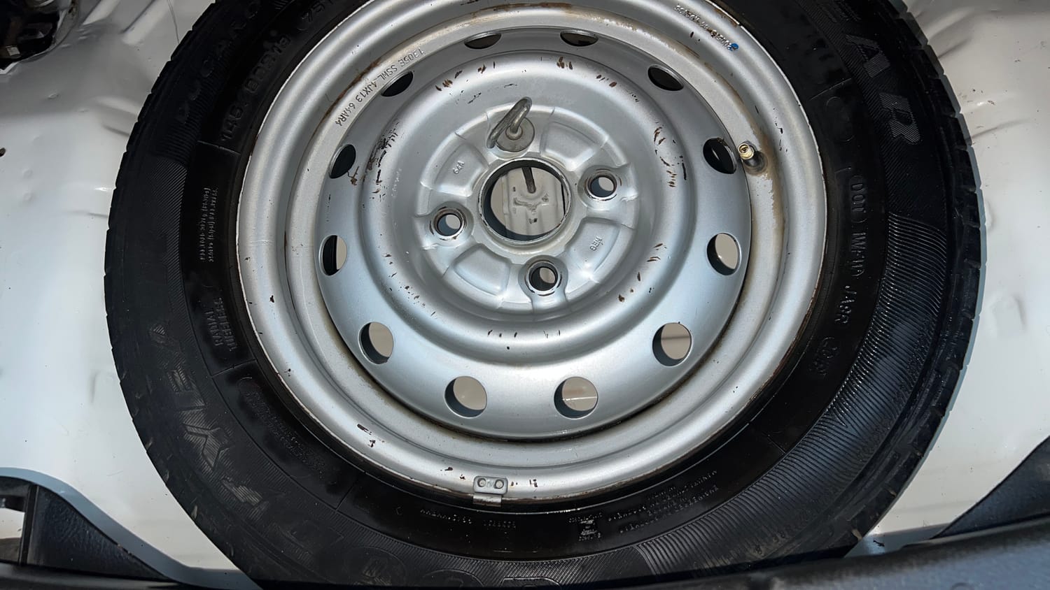 Used 2013 Maruti Suzuki Wagon R LXI Petrol Manual tyres SPARE TYRE VIEW