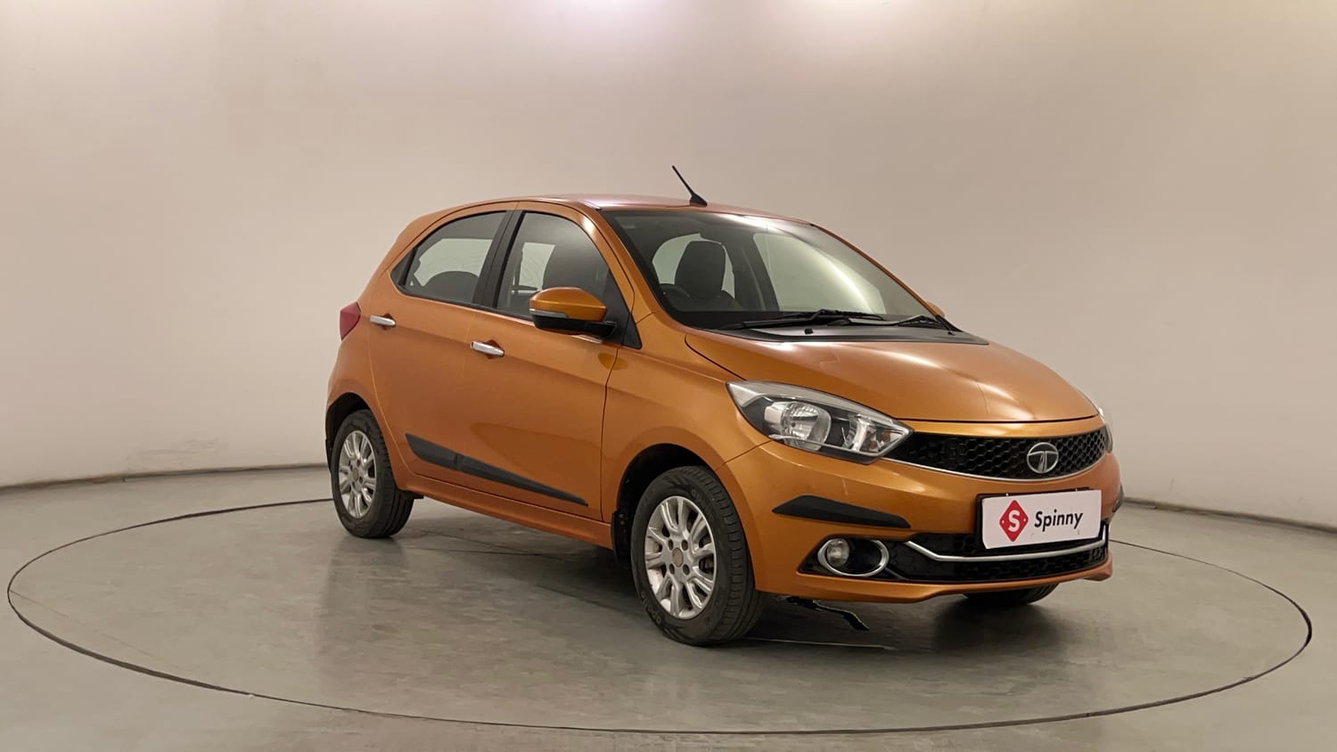 Used 2018 Tata Tiago Revotron XZ Petrol Manual exterior RIGHT FRONT CORNER VIEW
