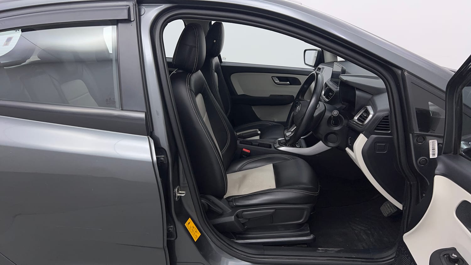 Used 2023 Tata Altroz XZA Petrol Petrol Automatic interior RIGHT SIDE FRONT DOOR CABIN VIEW