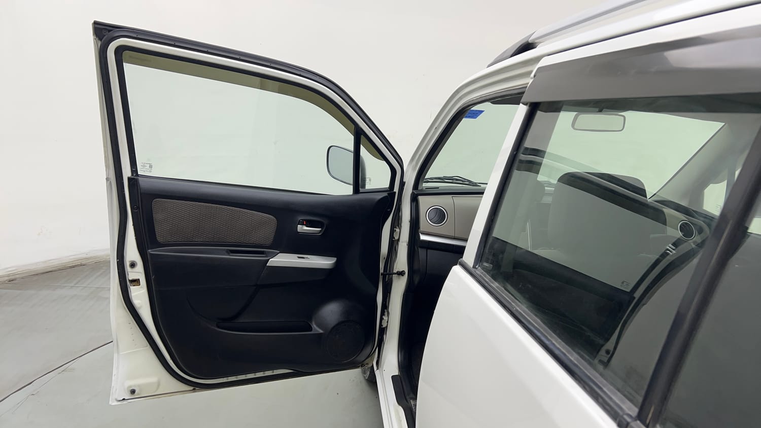 Used 2013 Maruti Suzuki Wagon R LXI Petrol Manual interior LEFT FRONT DOOR OPEN VIEW