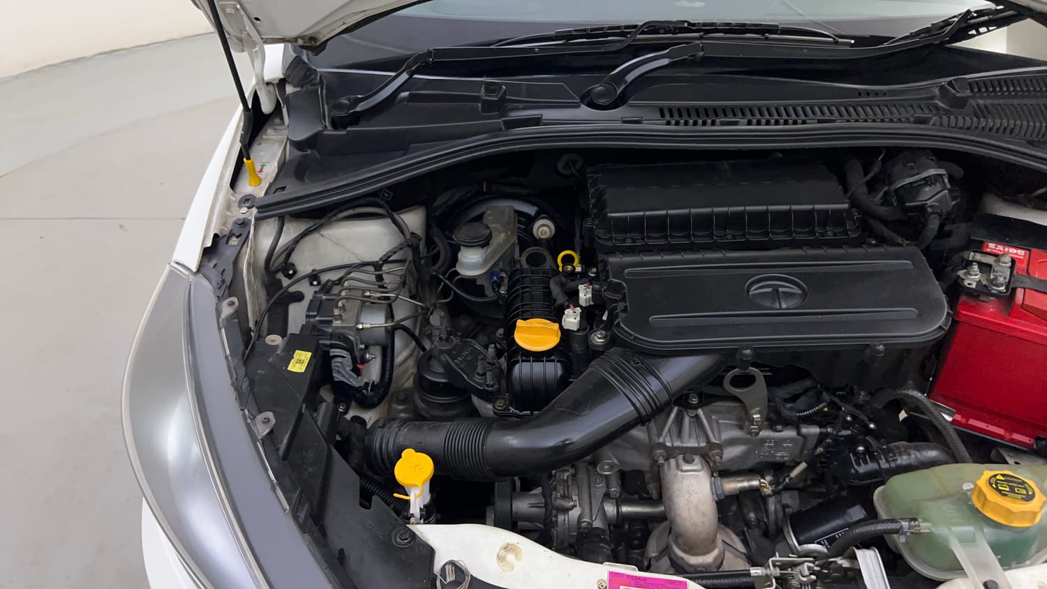 Used 2022 Tata Tiago XZA Plus Petrol Automatic engine ENGINE RIGHT SIDE HINGE & APRON VIEW