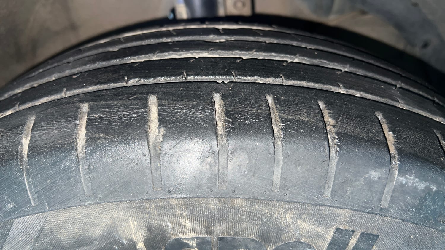 Used 2019 Maruti Suzuki Swift ZXi Plus AMT Petrol Automatic tyres RIGHT FRONT TYRE TREAD VIEW
