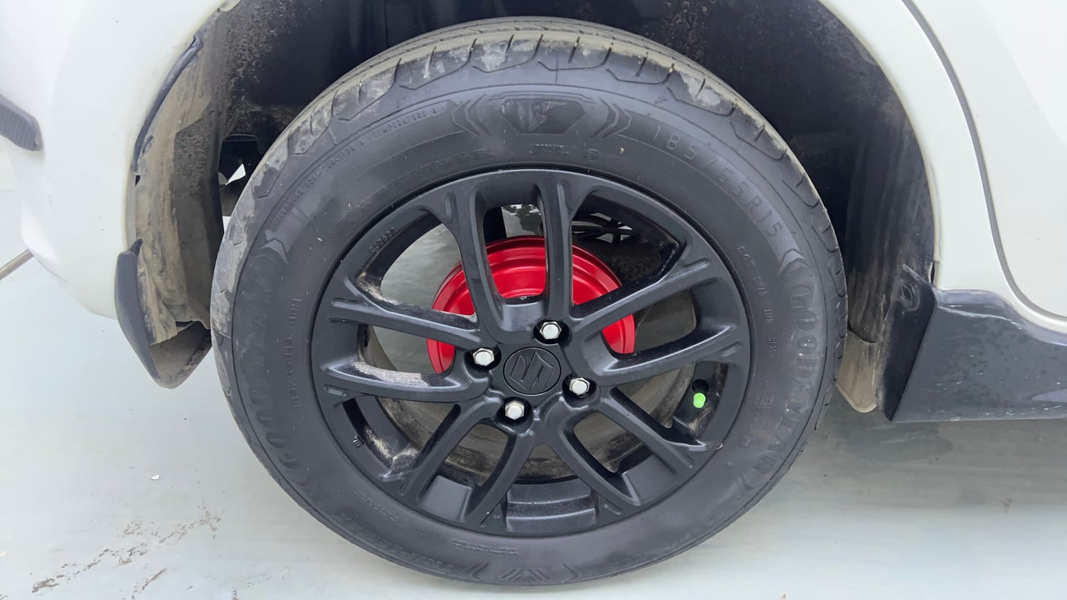 Used 2020 Maruti Suzuki Swift ZXi AMT Petrol Automatic tyres RIGHT REAR TYRE RIM VIEW