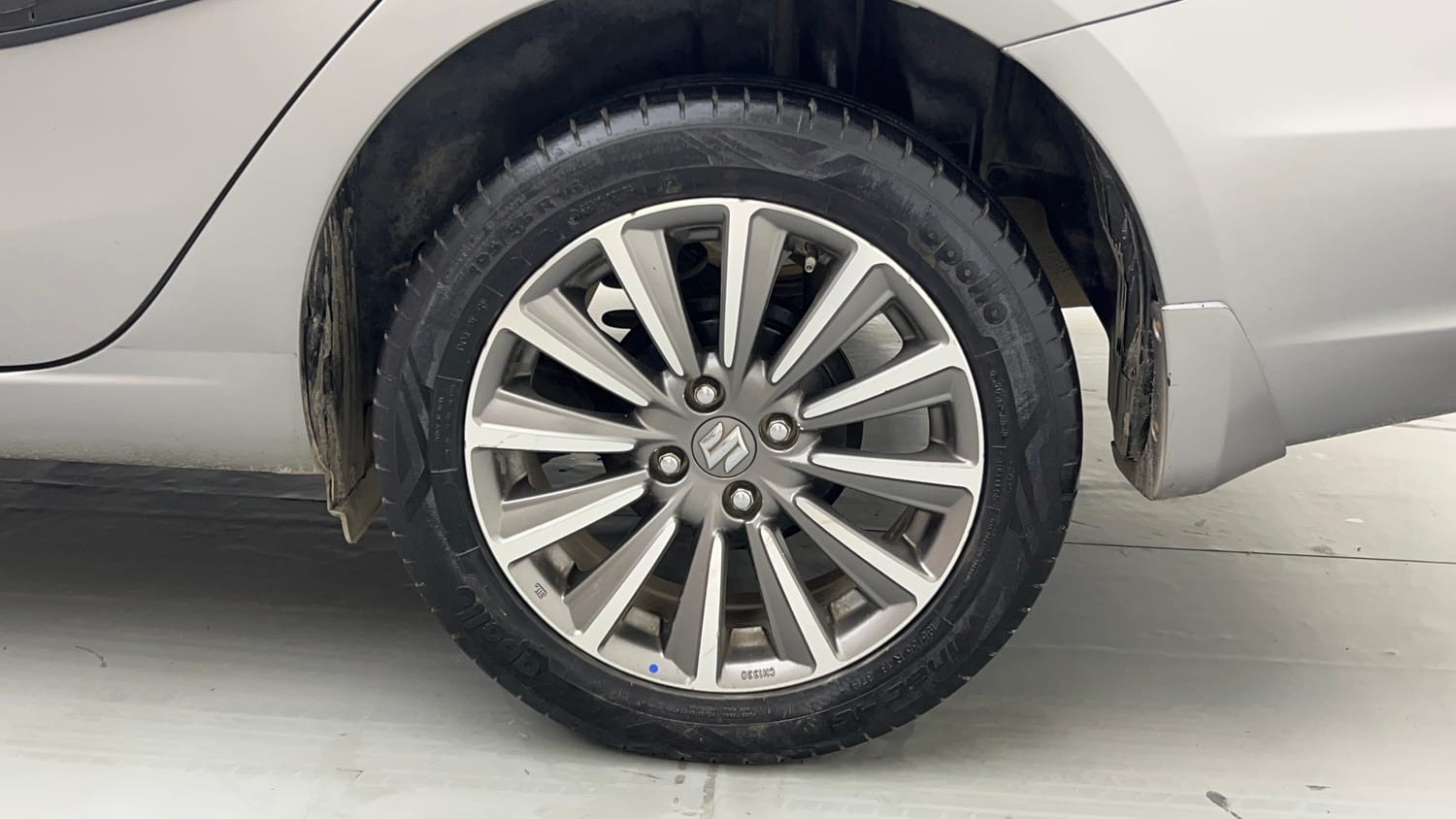 Used 2019 Maruti Suzuki Ciaz Alpha Hybrid 1.5 Petrol Manual tyres LEFT REAR TYRE RIM VIEW