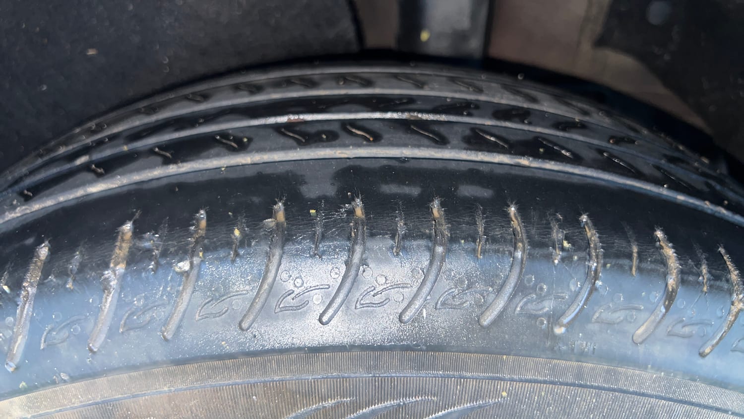 Used 2022 Kia Carens Luxury Plus 1.4 Petrol 6 STR Petrol Manual tyres LEFT REAR TYRE TREAD VIEW
