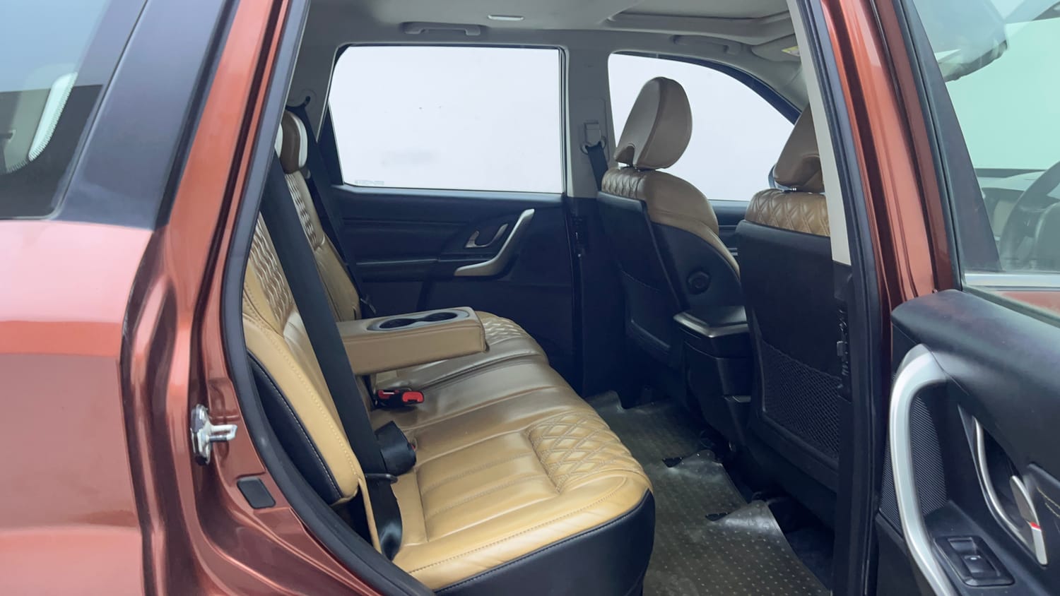 Used 2018 Mahindra XUV500 W11 AT Diesel Automatic interior RIGHT SIDE REAR DOOR CABIN VIEW