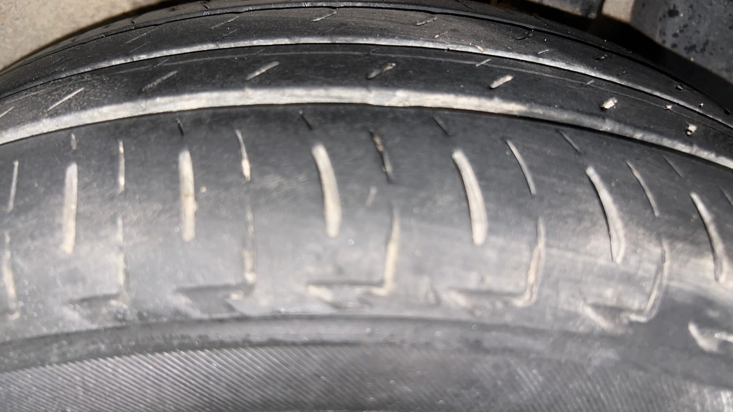 Used 2018 Maruti Suzuki Ignis [2017-2020] Zeta AMT Petrol Dual Tone Petrol Automatic tyres LEFT REAR TYRE TREAD VIEW