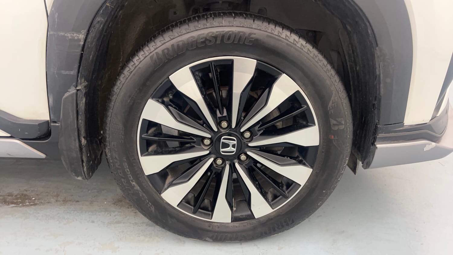 Used 2023 Honda Elevate ZX CVT Petrol Automatic tyres RIGHT FRONT TYRE RIM VIEW