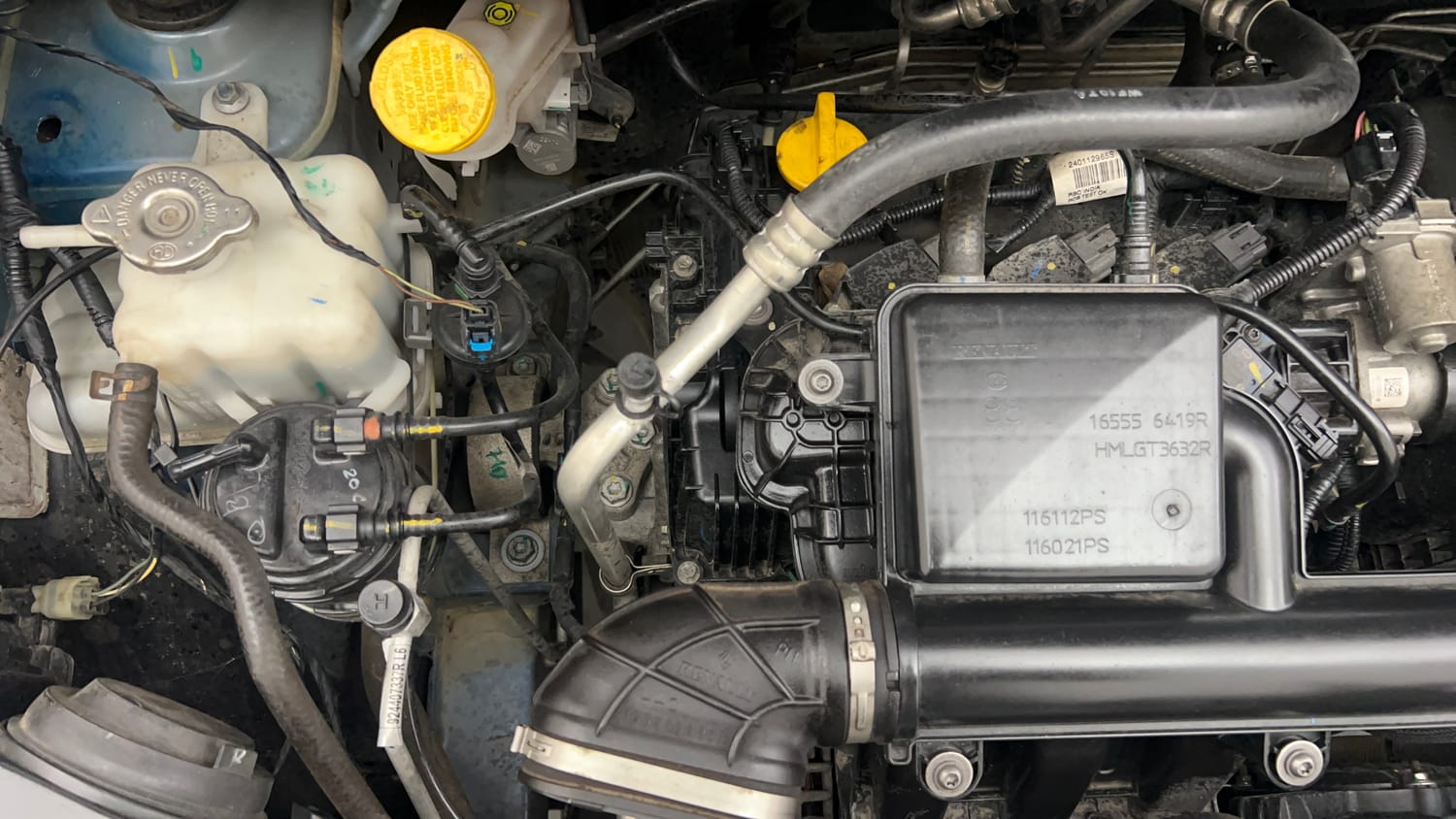 Used 2022 Renault Triber RXZ Dual Tone Petrol Manual engine ENGINE RIGHT SIDE VIEW