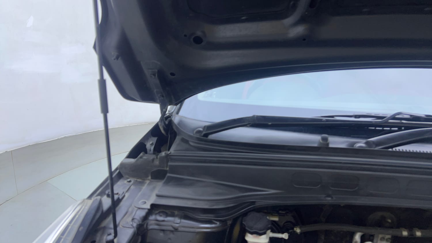 Used 2019 Hyundai Creta SX 1.6 AT Petrol Petrol Automatic engine ENGINE RIGHT SIDE HINGE & APRON VIEW